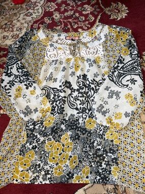 Lace-Yoke Floral Tunic in Yellow and Gray